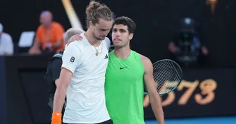 Alcaraz vắng mặt, Zverev tái xuất ở Davis Cup