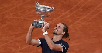Alexander Zverev lần đầu vô địch Roland Garros