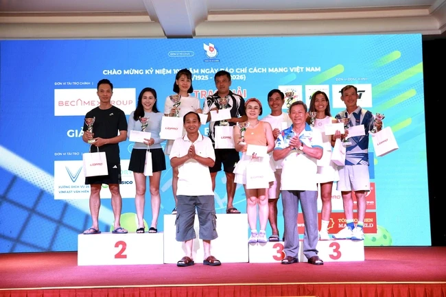 TinVina vô địch đôi nam quần vợt Hội Nhà báo TP HCM mở rộng 2026 TinVina vô địch đôi nam quần vợt Hội Nhà báo TP HCM mở rộng 2026
