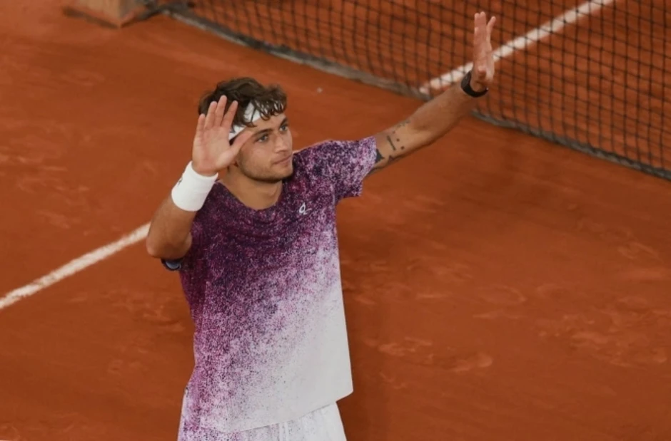 Cobolli nuôi mộng vô địch Roland Garros nhờ phòng tắm của Nadal Cobolli nuôi mộng vô địch Roland Garros nhờ phòng tắm của Nadal