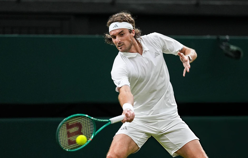 Djokovic áp đảo Tsitsipas, lần thứ 20 vào vòng ba Wimbledon