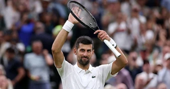 Djokovic áp đảo Tsitsipas, lần thứ 20 vào vòng ba Wimbledon