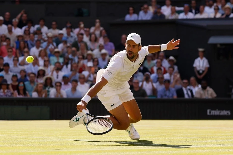 Djokovic cân bằng kỷ lục của Federer ở Wimbledon Djokovic cân bằng kỷ lục của Federer ở Wimbledon