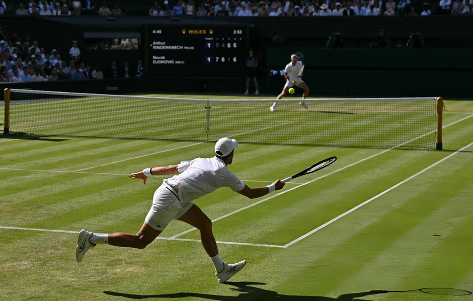 Djokovic cân bằng kỷ lục của Federer tại Wimbledon Djokovic cân bằng kỷ lục của Federer tại Wimbledon