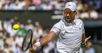 Djokovic cân bằng kỷ lục của Federer tại Wimbledon