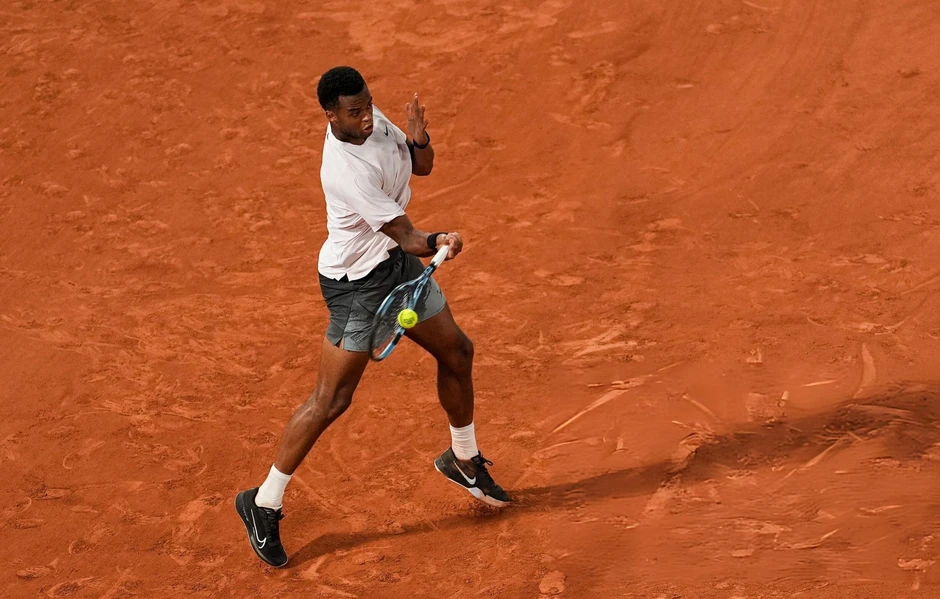 Djokovic lập kỷ lục Grand Slam, tiến bước ở Roland Garros Djokovic lập kỷ lục Grand Slam, tiến bước ở Roland Garros