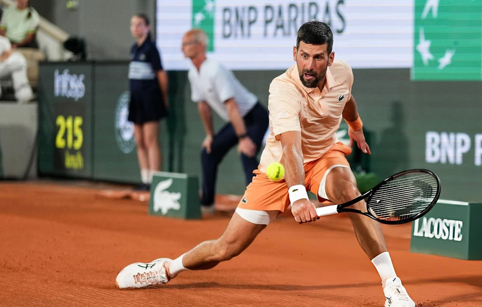 Djokovic lập kỷ lục Grand Slam, tiến bước ở Roland Garros Djokovic lập kỷ lục Grand Slam, tiến bước ở Roland Garros