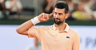 Djokovic lập kỷ lục Grand Slam, tiến bước ở Roland Garros