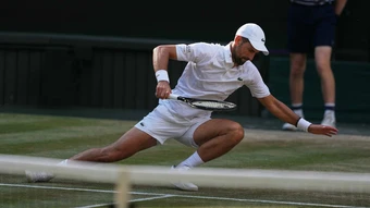 Djokovic - người vừa được ban phước vừa mang lời nguyền