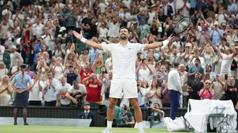 Djokovic thắng trận tứ kết dài nhất lịch sử Wimbledon