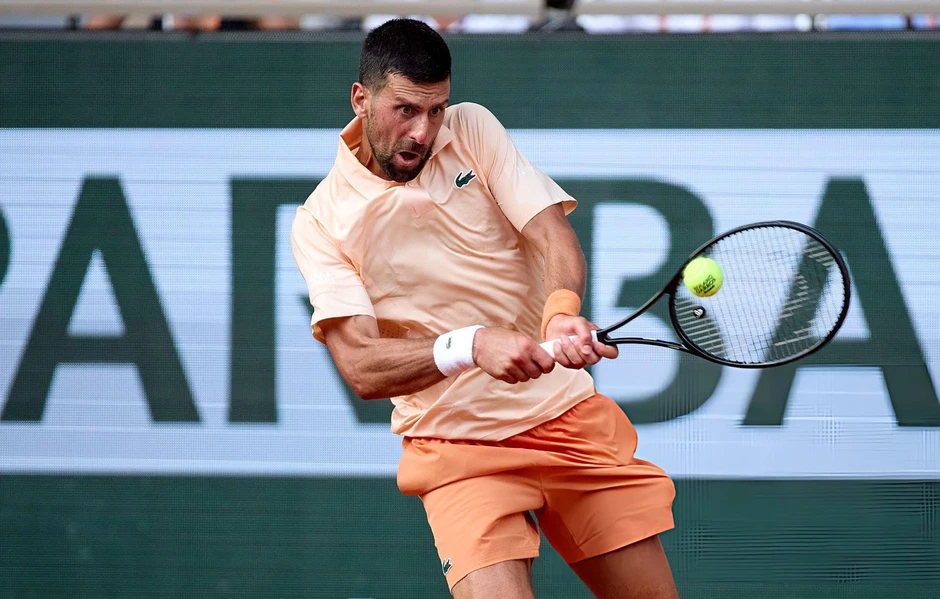 Djokovic thua ngược trước tay vợt 19 tuổi tại Roland Garros Djokovic thua ngược trước tay vợt 19 tuổi tại Roland Garros