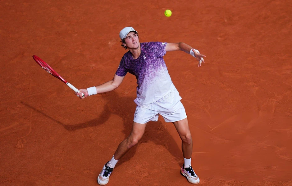 Djokovic thua ngược trước tay vợt 19 tuổi tại Roland Garros Djokovic thua ngược trước tay vợt 19 tuổi tại Roland Garros
