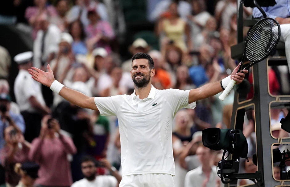 Djokovic viết tiếp lịch sử Wimbledon sau trận tứ kết kéo dài hơn 5 giờ Djokovic viết tiếp lịch sử Wimbledon sau trận tứ kết kéo dài hơn 5 giờ