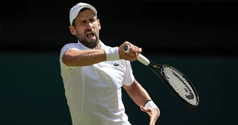Djokovic vượt Federer, ghi dấu mốc lịch sử ở Wimbledon