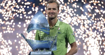 Đối thủ bỏ cuộc, Daniil Medvedev vô địch Dubai Championships