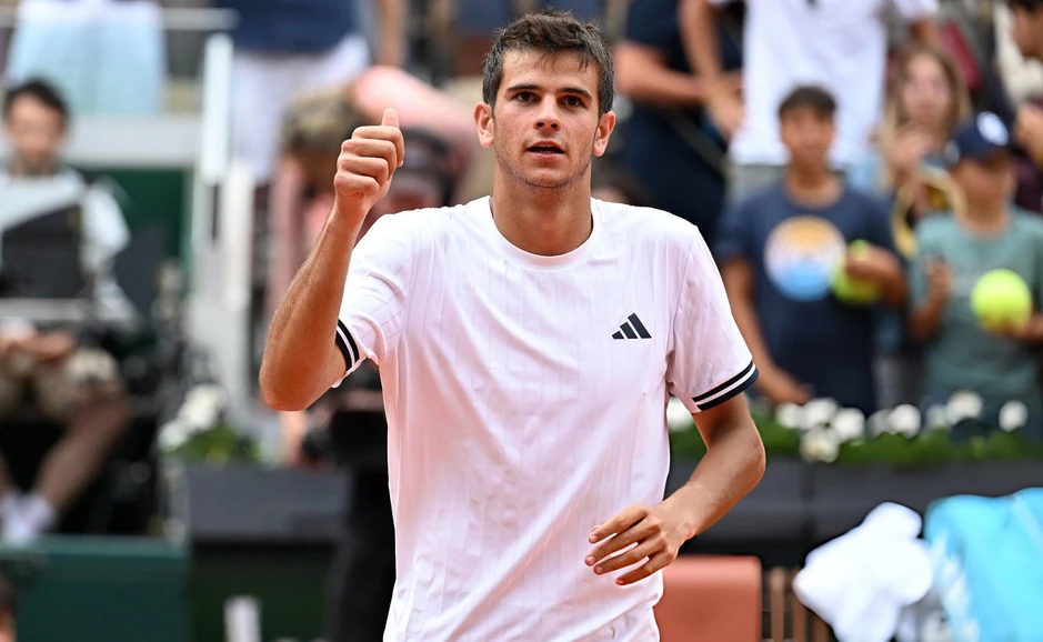 Hiện tượng 19 tuổi tiếp tục thăng hoa ở Roland Garros Hiện tượng 19 tuổi tiếp tục thăng hoa ở Roland Garros