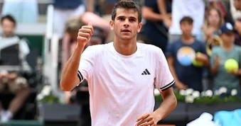 Hiện tượng 19 tuổi tiếp tục thăng hoa ở Roland Garros