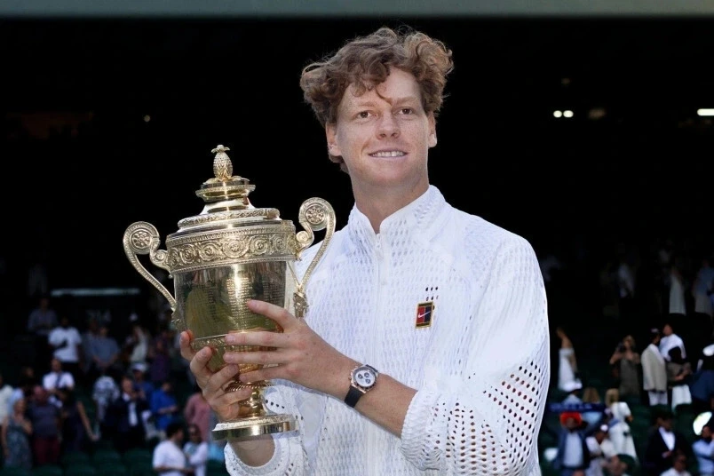 Jannik Sinner xô đổ thành tích của huyền thoại Lleyton Hewitt