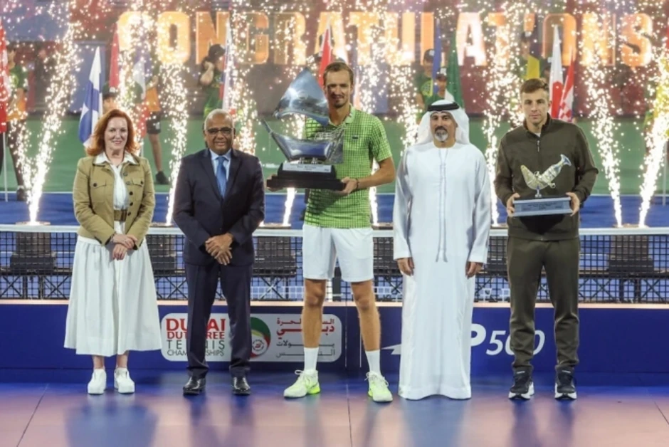 Medvedev không đấu vẫn vô địch Dubai Championships