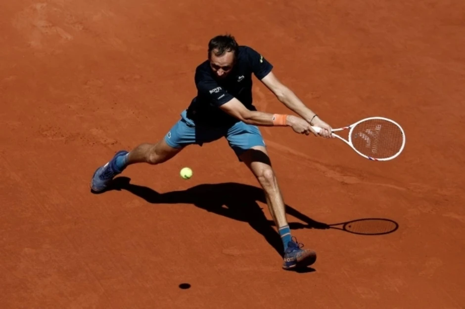 Medvedev lại gục ngã từ vòng một Roland Garros Medvedev lại gục ngã từ vòng một Roland Garros