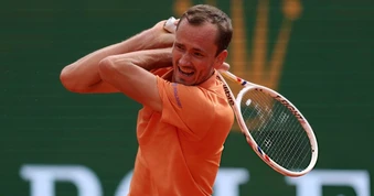 Medvedev thua chóng vánh ở trận ra quân tại Monte Carlo Masters