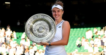 Noskova vượt qua cơn ác mộng, lần đầu vô địch Wimbledon