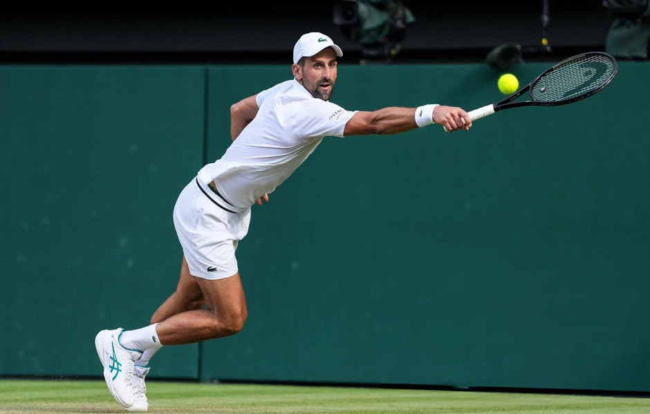 Sinner hạ gục Djokovic, đoạt vé vào chung kết Wimbledon