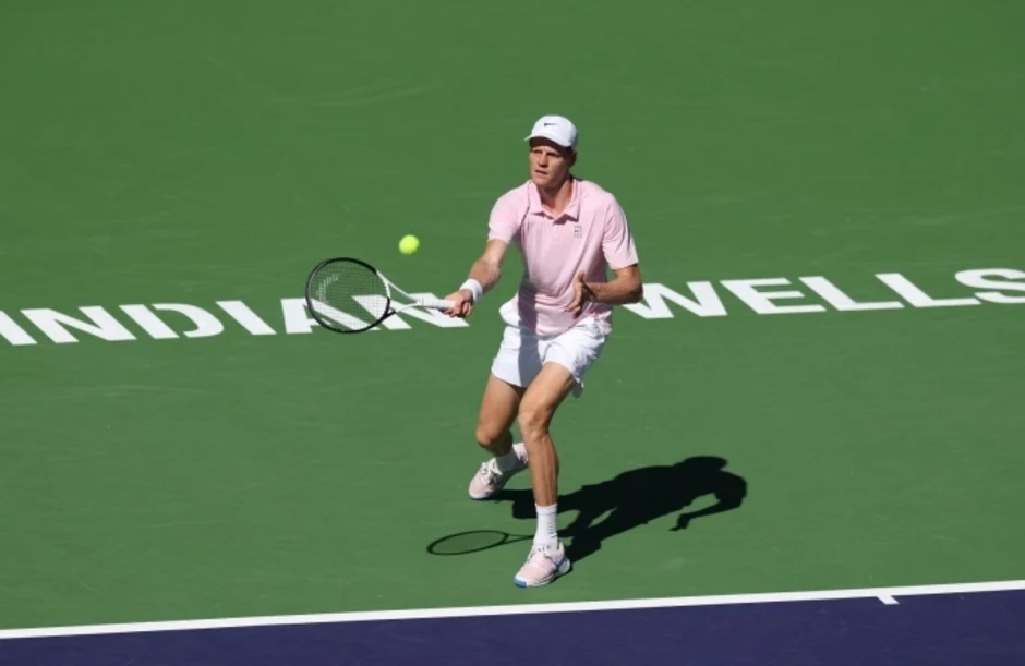 Sinner hạ Medvedev, vô địch Indian Wells Sinner hạ Medvedev, vô địch Indian Wells