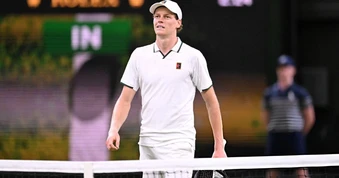 Sinner loại tay vợt người Nhật Bản, tiến vào tứ kết Wimbledon