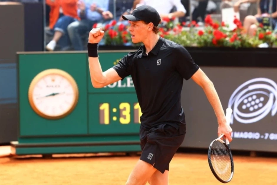 Sinner phá kỷ lục của Djokovic Sinner phá kỷ lục của Djokovic