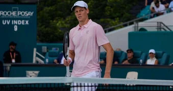 Sinner thắng chóng vánh tại Miami, cân bằng kỷ lục của Djokovic