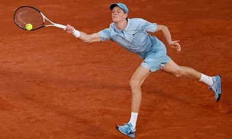 Sinner thắng dễ vòng một Roland Garros
