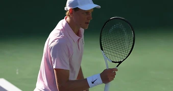 Sinner thắng nhanh Shapovalov, vào vòng 4 Indian Wells