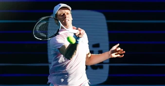 Sinner thoát hiểm ngoạn mục, nối dài kỷ lục tại Miami Open