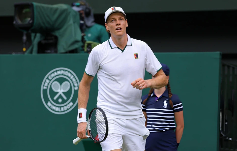 Sinner vượt khó, tiếp tục bảo vệ ngôi vương Wimbledon Sinner vượt khó, tiếp tục bảo vệ ngôi vương Wimbledon