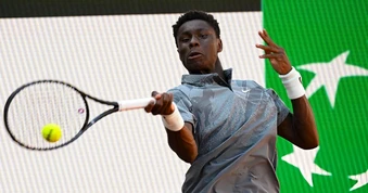 Tài năng 17 tuổi gây sốt tại Roland Garros, sánh ngang Nadal