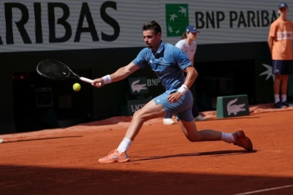 Tay vợt chạy khỏi sân vì bị tiêu chảy ở Roland Garros Tay vợt chạy khỏi sân vì bị tiêu chảy ở Roland Garros