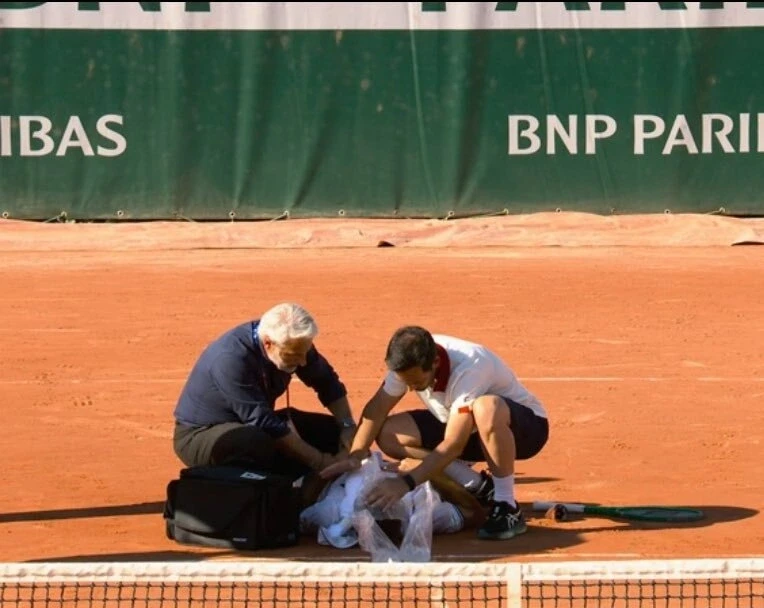 Tay vợt trẻ bức xúc vì phải thi đấu dưới nắng nóng tại Roland Garros