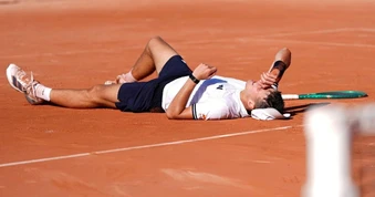 Tay vợt trẻ bức xúc vì phải thi đấu dưới nắng nóng tại Roland Garros