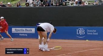 Tay vợt tụt quần vì thua điểm ở ATP