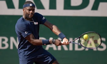 Tiafoe truy tìm cây vợt bị 'cuỗm' ở Roland Garros