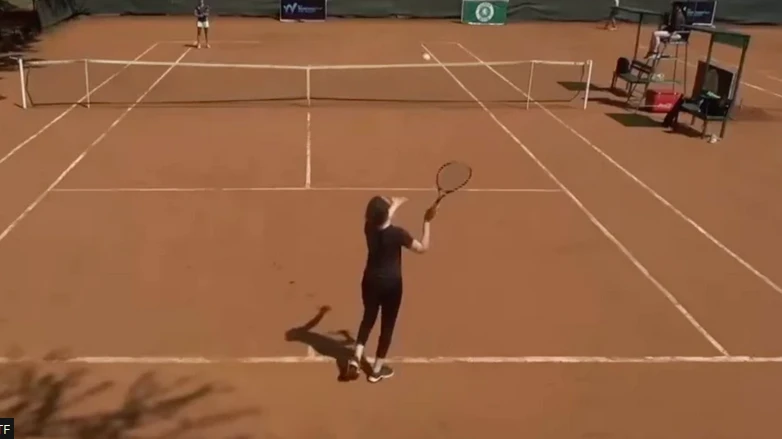 Trận tennis dở đến ngỡ ngàng: Tay vợt 'đặc cách' mắc 20 lỗi, thua sau 37 phút Trận tennis dở đến ngỡ ngàng: Tay vợt 'đặc cách' mắc 20 lỗi, thua sau 37 phút