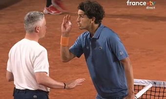 Tranh cãi căng thẳng về vết bóng ở Roland Garros 2026