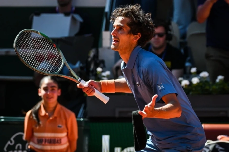 Tranh cãi căng thẳng về vết bóng ở Roland Garros 2026 Tranh cãi căng thẳng về vết bóng ở Roland Garros 2026
