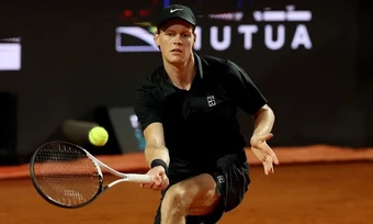 Trời mưa cứu Sinner ở Rome Masters