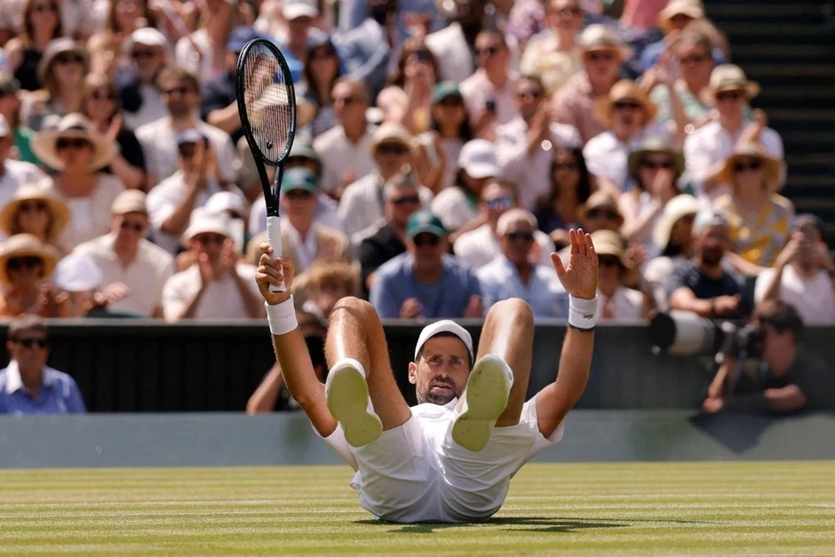 Trượt ngã cũng là một kỹ năng ở Wimbledon Trượt ngã cũng là một kỹ năng ở Wimbledon