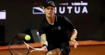 Vất vả thắng Medvedev, Sinner tiến vào chung kết Rome Masters