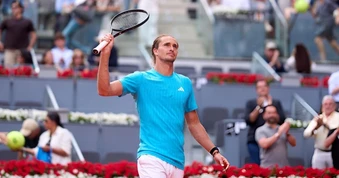 Zverev bừng tỉnh sau cú trượt nhịp, thẳng tiến tại Madrid Open