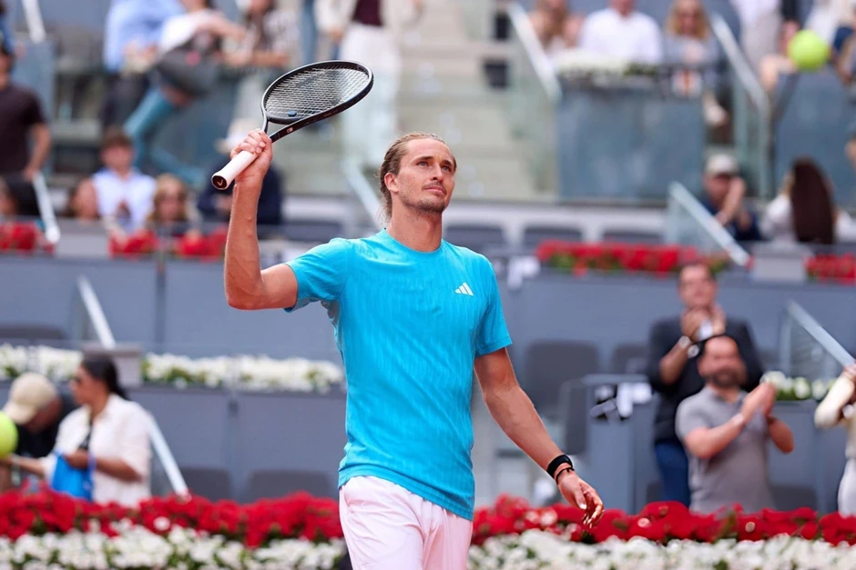 Zverev bừng tỉnh sau cú trượt nhịp, thẳng tiến tại Madrid Open Zverev bừng tỉnh sau cú trượt nhịp, thẳng tiến tại Madrid Open