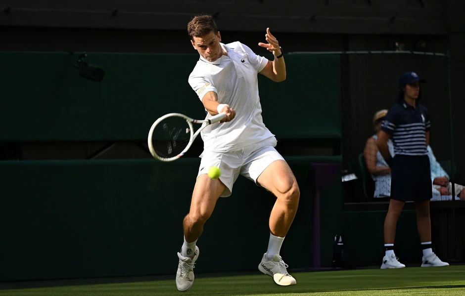 Zverev chật vật vượt cửa ải đầu tiên tại Wimbledon Zverev chật vật vượt cửa ải đầu tiên tại Wimbledon
